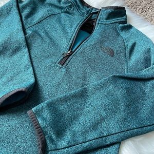 North Face Pullover Sweatshirt (kids)